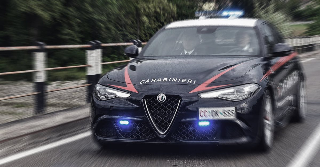 Biella - Ubriaco si getta in strada, fermato dai Carabinieri
