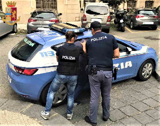 Biella - Violenza in cantiere, donna stuprata davanti al figlio: arrestato il muratore in fuga