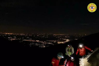 Biella - Escursionisti smarriti sul monte Mucrone, salvati da Vigili del Fuoco e Soccorso Alpino