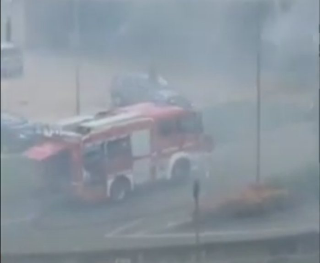 Ponderano - Auto in fiamme davanti all’Ospedale: paura ma nessun ferito