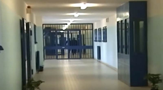 Biella - Tensione nel carcere: detenuto incendia la cella e aggredisce gli agenti