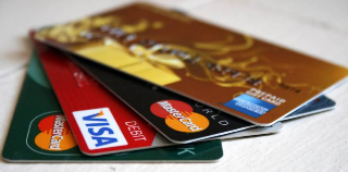 Biella - Coppia di ladri usa bancomat rubati, è caccia ai responsabili