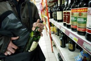 Vigliano Biellese - Tentano un furto da 300 euro in un supermercato: coppia fermata sul fatto