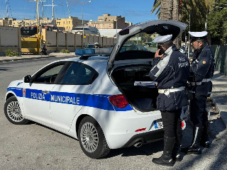 Biella - Controlli della Polizia Locale: sanzionati disturbatori in Biblioteca e irregolarità stradali