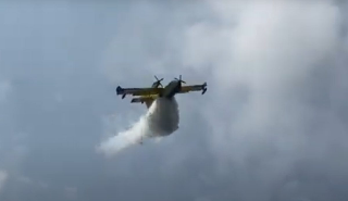 L’incendio non dà tregua al Biellese: fiamme all’Alpe Noveis, Canadair ancora in azione