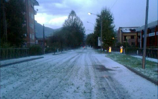 Maltempo nel Biellese: grandine come neve e danni a colture e strutture