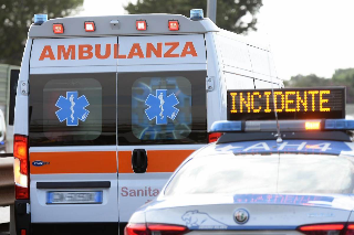 Serie di incidenti nel Biellese: scontro frontale a Cerrione e auto fuori strada