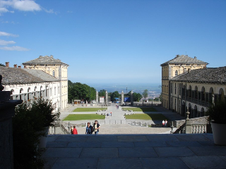 Oropa - Completati i restauri del piazzale e della Chiesa Nuova: il Santuario torna a splendere