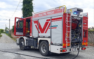Vigliano Biellese - Incendio in un garage: Veloce intervento dei Vigili del Fuoco