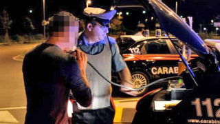Andorno Micca - Si ribalta con l’auto: 59enne positivo all’alcol test e denunciato