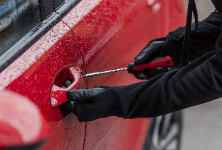 Auto rubata a Biella ritrovata ad Andorno Micca: denunciato un 27enne
