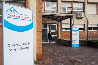 Cossato - Ruba i bulloni dell’auto della guardia medica per dispetto: denunciato 47enne