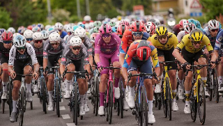 Biella - Il Giro d’Italia parte dal cuore del territorio verso le Alpi