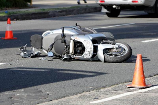 Zubiena - Incidente per un giovane motociclista che finisce fuori strada e vola in un fosso